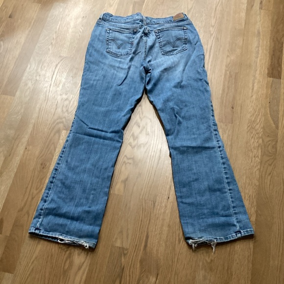 Levi’s Women’s 515 Light Wash Blue Cotton Boot Cut Denim Jeans - Picture 2 of 8